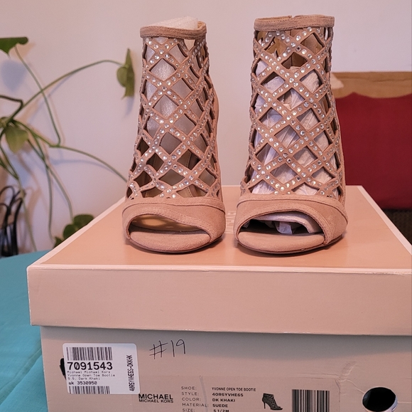 MICHAEL Michael Kors Shoes - Michael Michael Kors Cutout heels.